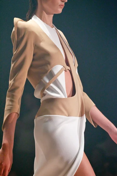Look 25